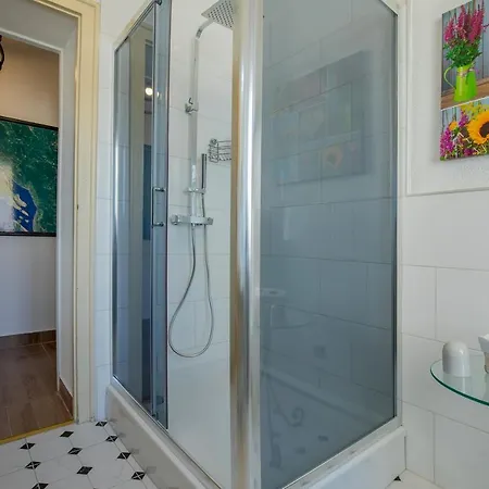 Amphitheater Apartment *