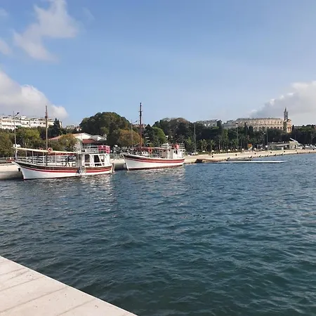 Apartment Amphitheater *
