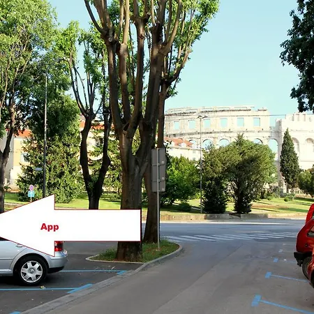 Apartment Amphitheater