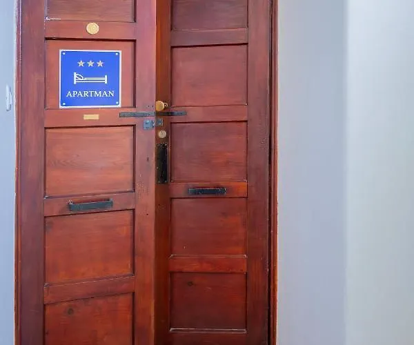 Amphitheater * Πούλα